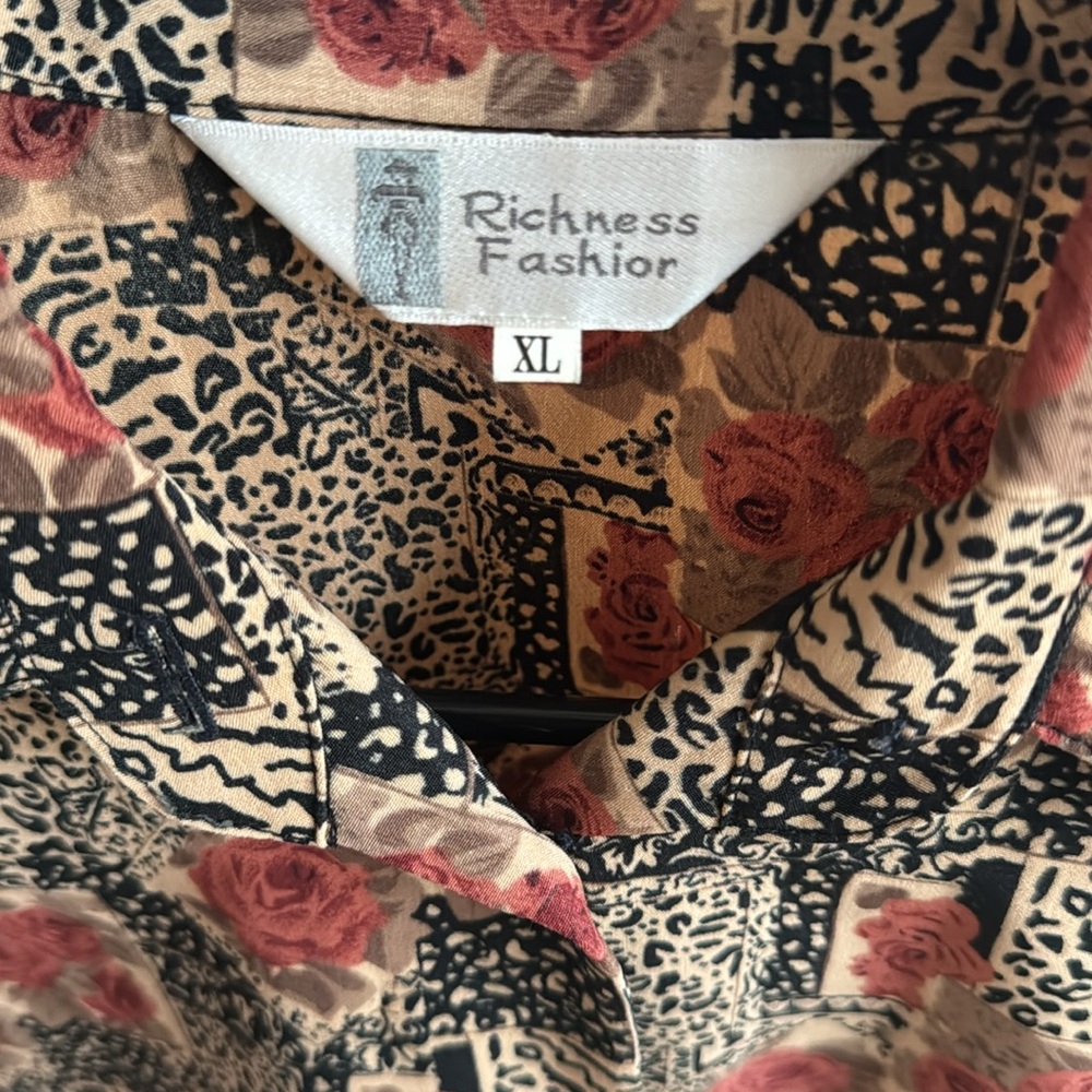 Vintage Patterned Button-Up Shirt - Picture 2 of 8